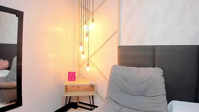 Snapshot of VivianSantana1 chatting on 10/31/25, 12:46 VivianSantana1 online show from 10/31/25, 12:46