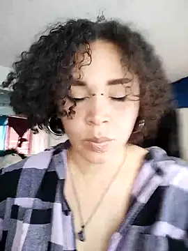 Snapshot of Julie_wallace chatting on 12/16/25, 01:48 Julie wallace online show from 12/16/25, 01:48