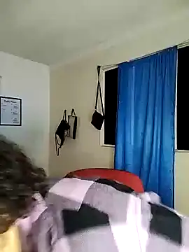 Snapshot of Julie_wallace chatting on 11/19/25, 04:40 Julie wallace online show from 11/19/25, 04:40