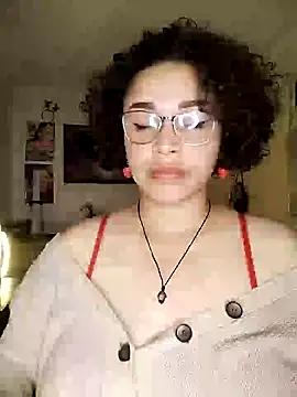 Snapshot of Julie_wallace chatting on 10/05/25, 09:38 Julie wallace online show from 10/05/25, 09:38