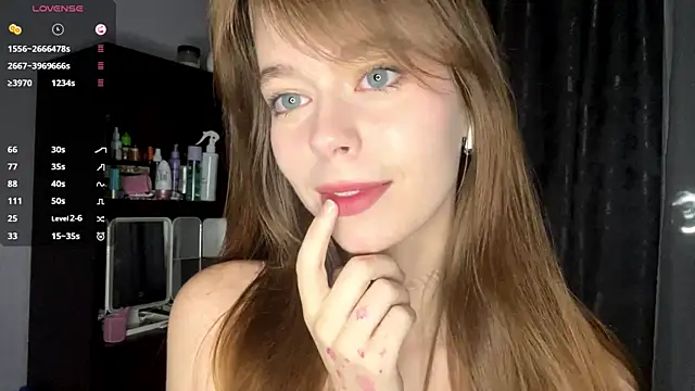 Snapshot of YourLittleElfie chatting on 09/27/25, 03:18 YourLittleElfie online show from 09/27/25, 03:18