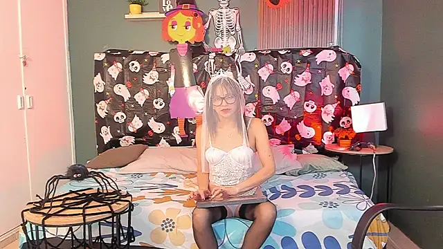 Snapshot of Lilithmuller_ chatting on 10/02/25, 12:08 Lilithmuller online show from 10/02/25, 12:08