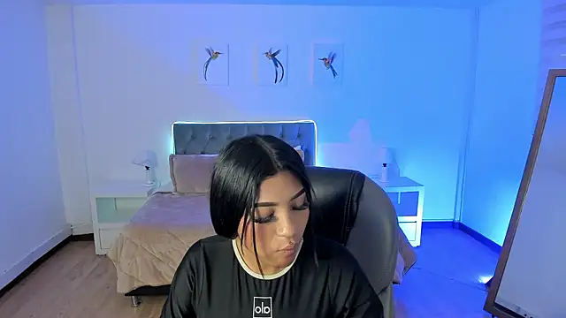 Sofia collen  online show from 11/18/25, 07:50