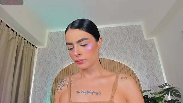 Snapshot of Sophiie_Belle chatting on 09/17/25, 01:24 Sophiie Belle online show from 09/17/25, 01:24