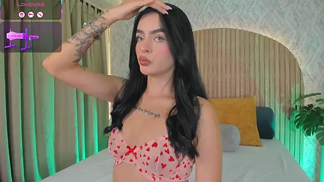 Snapshot of Sophiie_Belle chatting on 09/13/25, 02:06 Sophiie Belle online show from 09/13/25, 02:06