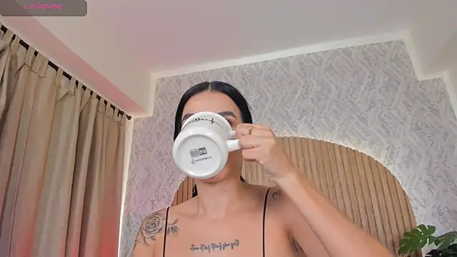 Snapshot of Sophiie_Belle chatting on 09/24/25, 01:06 Sophiie Belle online show from 09/24/25, 01:06