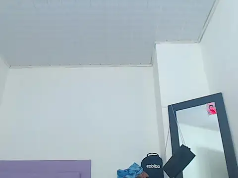 Snapshot of whitneytt chatting on 11/22/25, 08:57 whitneytt online show from 11/22/25, 08:57