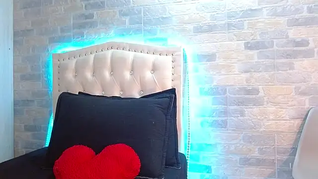 oliviarichard  online show from 10/08/25, 07:47