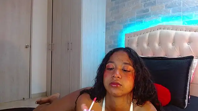 oliviarichard  online show from 10/06/25, 08:31