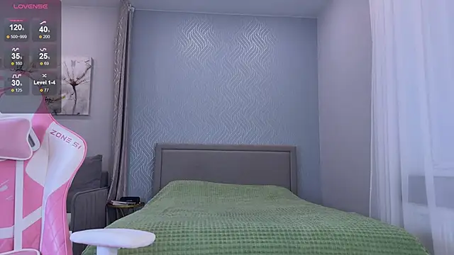 Madison Davies  online show from 10/01/25, 04:28