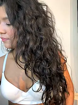 Lyria Diamond online show from 10/23/25, 03:38