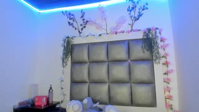 Snapshot of abbiecollins_js chatting on 06/25/26, 03:37 abbiecollins js online show from 06/25/26, 03:37