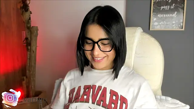 Snapshot of val_varago chatting on 05/05/26, 01:19 val varago online show from 05/05/26, 01:19