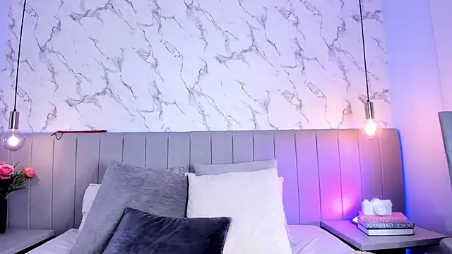 Amber Santana online show from 11/18/25, 09:18