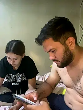Snapshot of coupleyys chatting on 10/25/25, 03:06 coupleyys online show from 10/25/25, 03:06