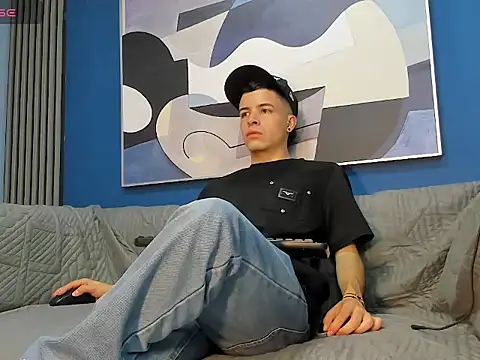 Snapshot of kevinn_blue1 chatting on 09/19/25, 07:18 kevinn blue1 online show from 09/19/25, 07:18