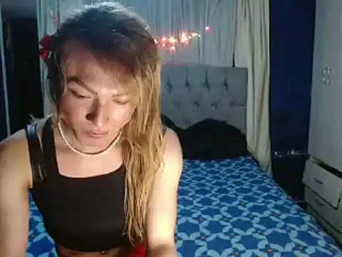 Snapshot of skarleth_hot21 chatting on 10/15/25, 03:05 skarleth hot21 online show from 10/15/25, 03:05