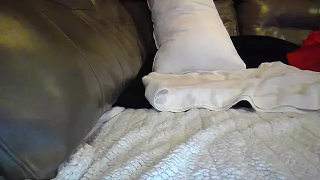 Snapshot of kinkyteenjt chatting on 12/23/25, 02:00 kinkyteenjt online show from 12/23/25, 02:00