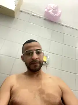 Snapshot of pauzudomoreno1 chatting on 12/13/25, 08:15 pauzudomoreno1 online show from 12/13/25, 08:15