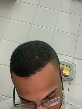 Snapshot of pauzudomoreno1 chatting on 12/19/25, 05:43 pauzudomoreno1 online show from 12/19/25, 05:43