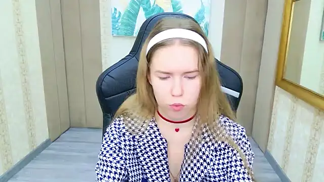 Alida Brice online show from 11/17/25, 06:17