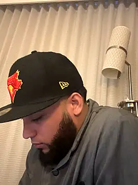 LeoPR00 online show from 11/26/25, 09:26