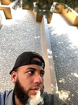 LeoPR00 online show from 10/18/25, 09:06