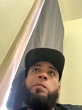 LeoPR00 online show from 10/17/25, 04:09