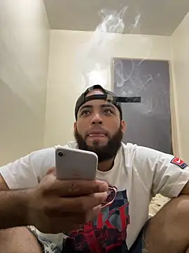 LeoPR00 online show from 10/12/25, 04:58