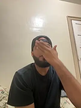 LeoPR00 online show from 10/17/25, 03:21