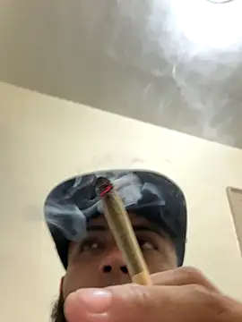 LeoPR00 online show from 10/19/25, 01:47