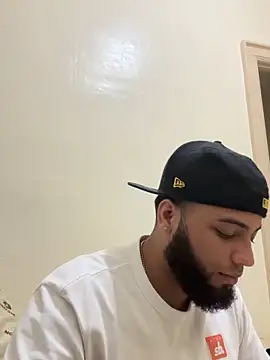 LeoPR00 online show from 10/22/25, 05:18