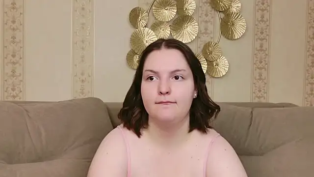 Snapshot of Vanessa_Rise chatting on 10/17/25, 05:44 Vanessa Rise online show from 10/17/25, 05:44
