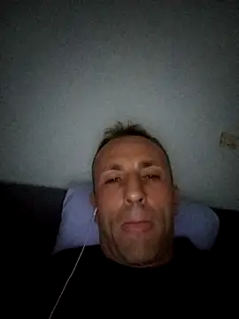 Snapshot of Jatlcd chatting on 11/18/25, 10:02 Jatlcd online show from 11/18/25, 10:02