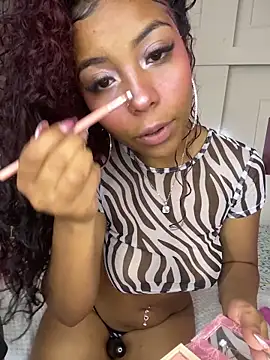 PrettyTiana  online show from 11/25/25, 07:47