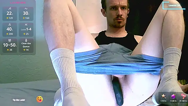 Snapshot of britlad77 chatting on 10/06/25, 01:23 britlad77 online show from 10/06/25, 01:23