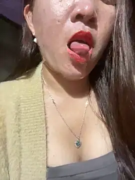 Luna-ass online show from 12/17/25, 12:21