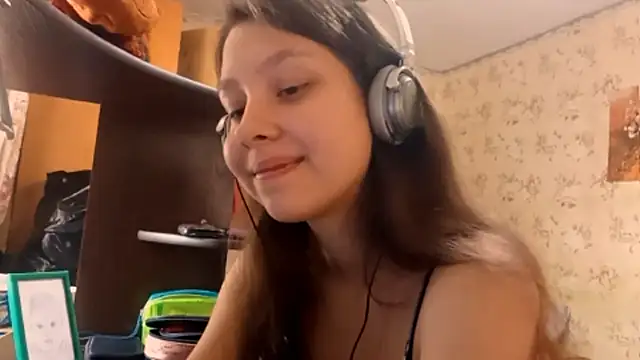 QutieDaSweet online show from 09/29/25, 05:25