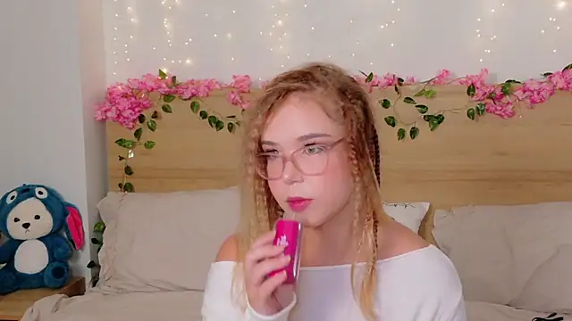 Lilith Bonheur online show from 10/30/25, 08:28