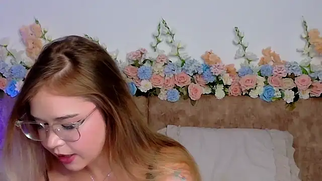 Lilith Bonheur online show from 03/24/26, 02:17