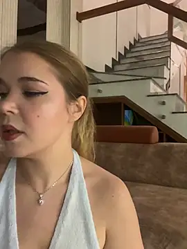 Lilith Bonheur online show from 03/28/26, 08:10