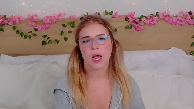 Lilith Bonheur online show from 12/19/25, 01:31