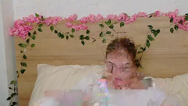 Lilith Bonheur online show from 10/18/25, 08:11