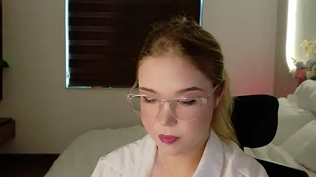 Lilith Bonheur online show from 04/10/26, 09:38