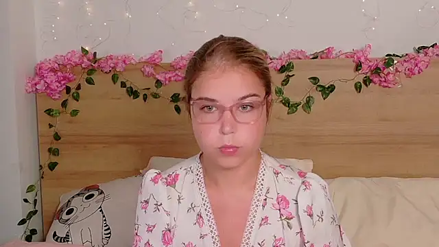 Lilith Bonheur online show from 10/16/25, 08:06