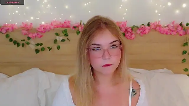 Lilith Bonheur online show from 12/04/25, 09:25