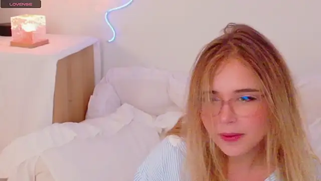 Lilith Bonheur online show from 12/02/25, 12:44