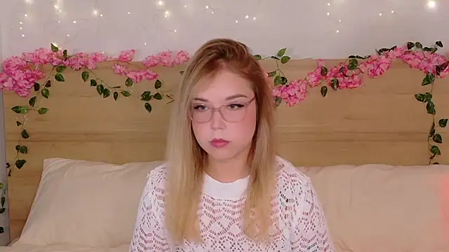 Lilith Bonheur online show from 10/11/25, 08:10