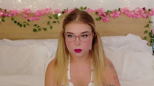 Lilith Bonheur online show from 12/18/25, 01:04