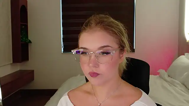 Lilith Bonheur online show from 04/08/26, 11:06